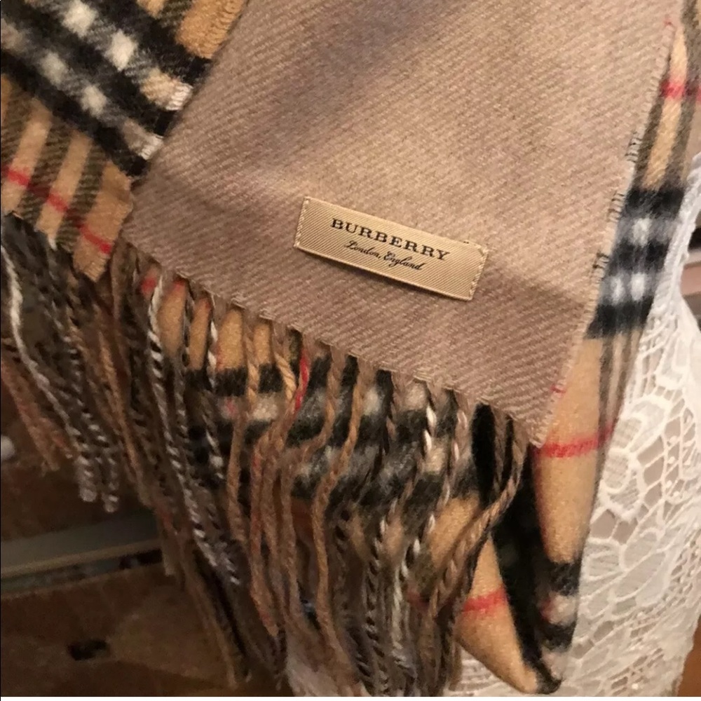 🎁HP🎁 BURBERRY Reversible Double-faced Cashmere Scarf - Picture 4 of 11